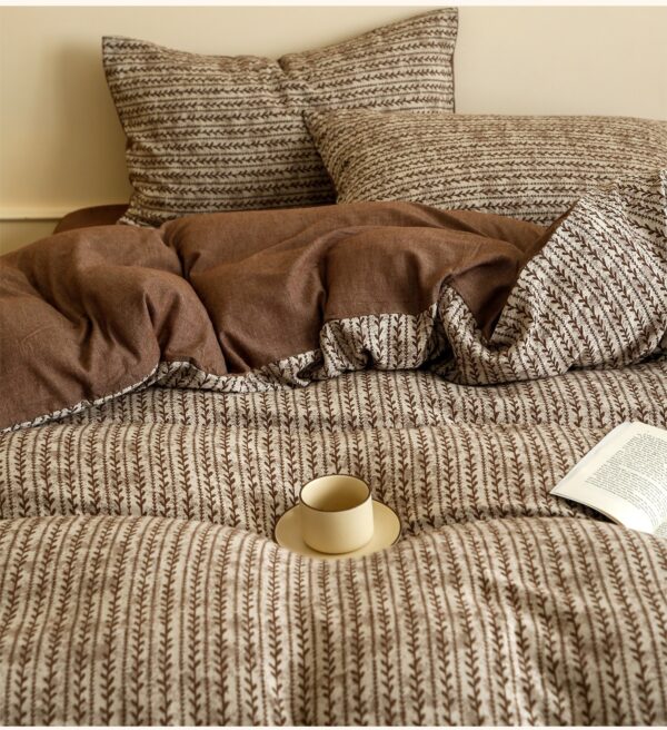 4-Piece Yarn-Dyed Jacquard Bedding Set, Striped Pattern, 78.7" × 90.6"