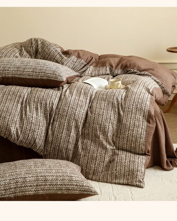 4-Piece Yarn-Dyed Jacquard Bedding Set, Striped Pattern, 78.7" × 90.6"