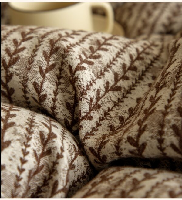 4-Piece Yarn-Dyed Jacquard Bedding Set, Striped Pattern, 78.7" × 90.6"